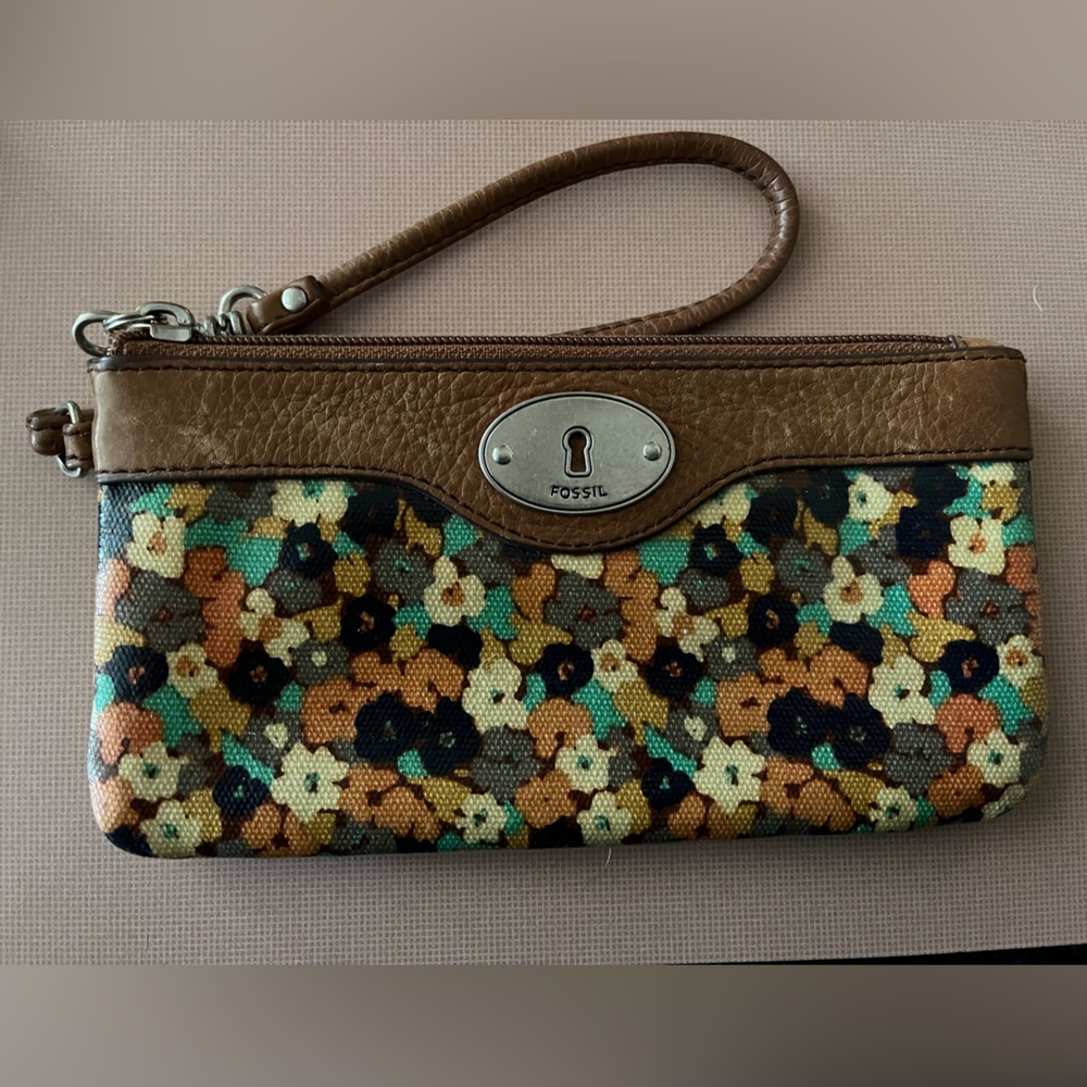 Fossil wristlet